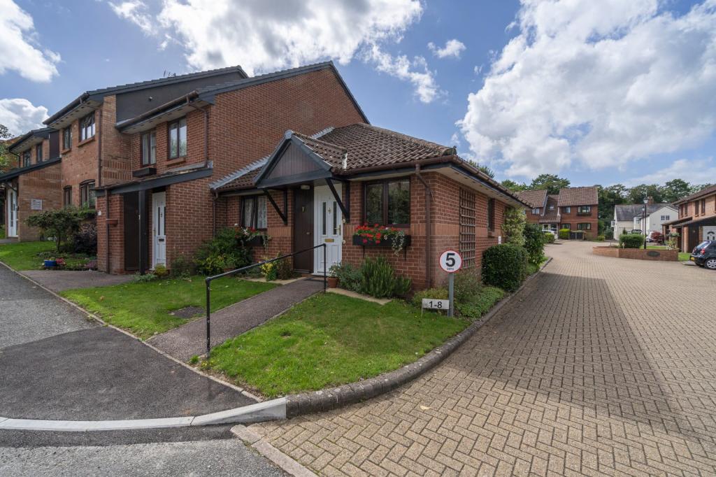 2 bedroom bungalow for sale in Four Limes, Wheathampstead, St. Albans