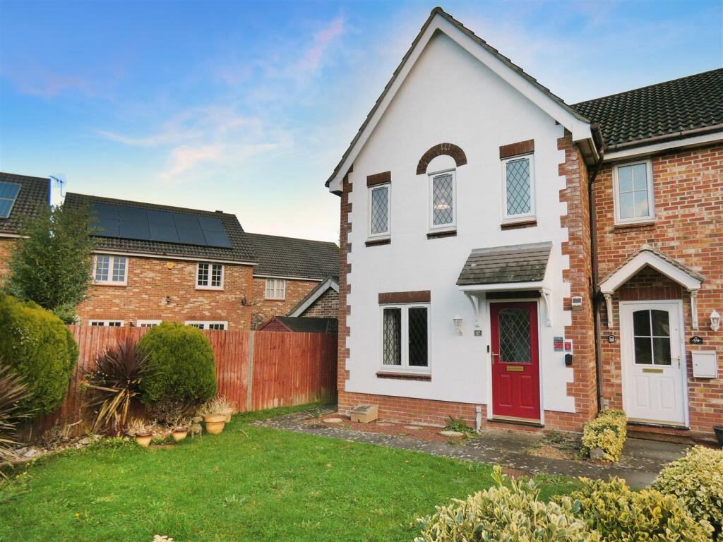 3 bedroom end of terrace house for sale in Bluebell Drive, Marlborough