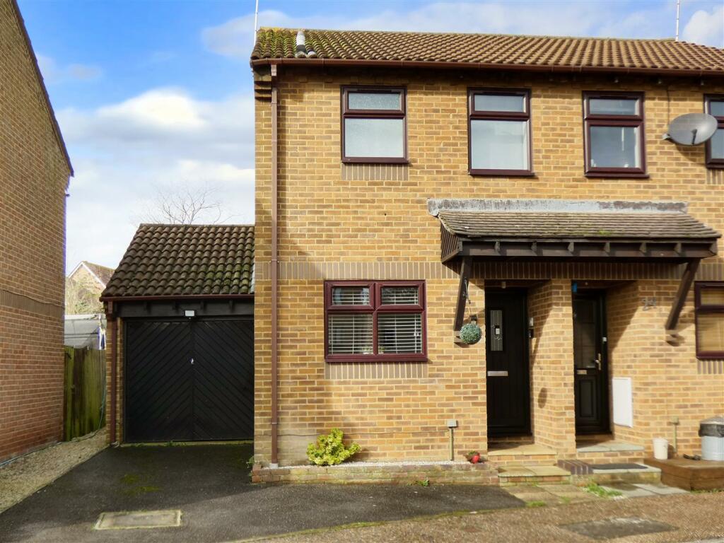 2 bedroom end of terrace house for sale in Warren Way, Barnham, Bognor