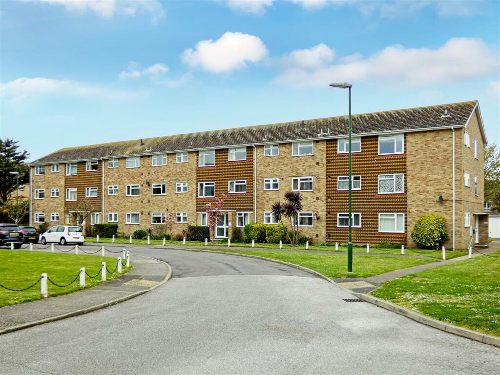 2 bedroom apartment for sale in Harsfold Close, Rustington, BN16