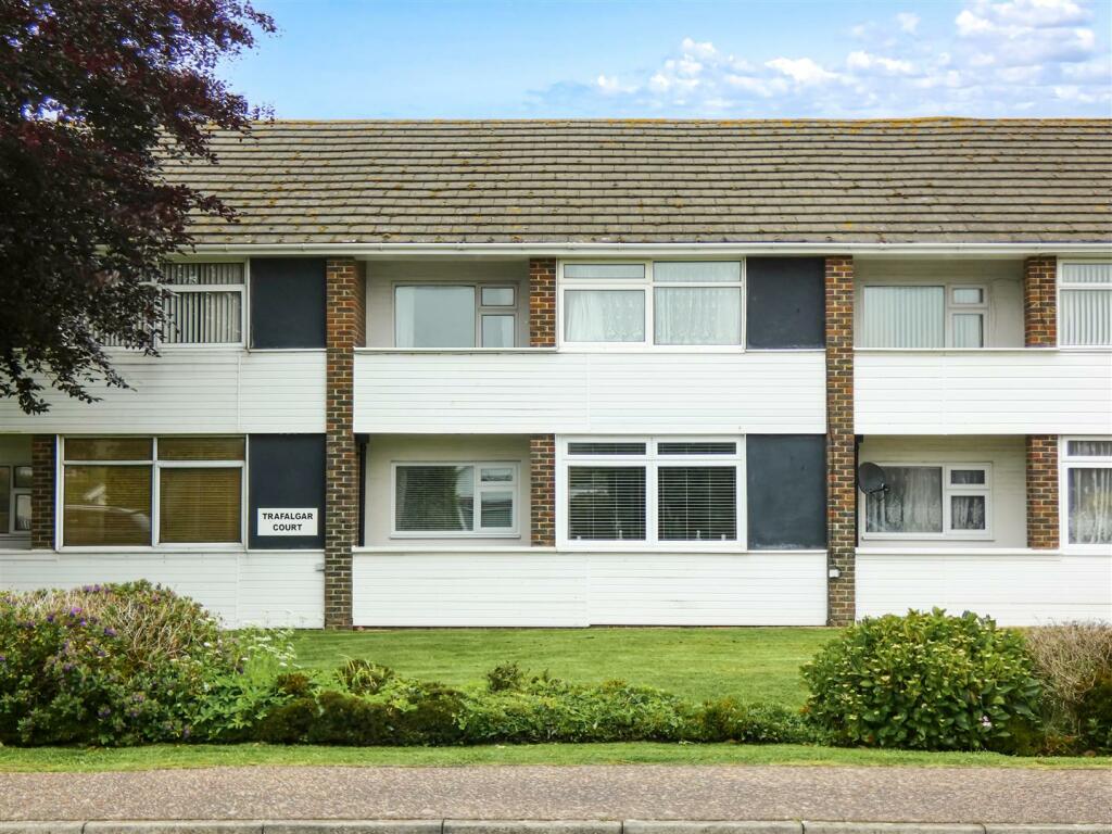 1 bedroom apartment for sale in Trafalgar Court, Woodlands Avenue