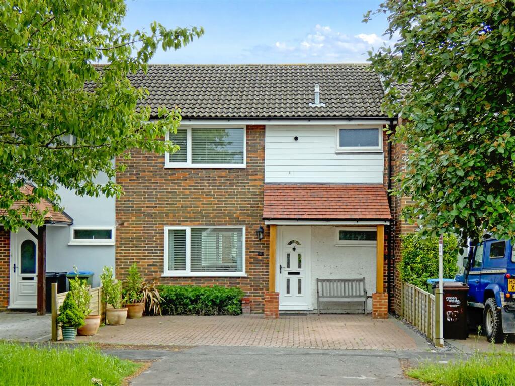 3 bedroom terraced house for sale in Bewley Road, Angmering, BN16
