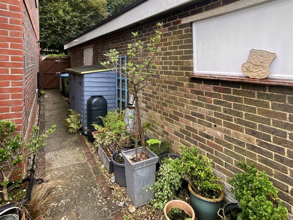 Additional property image - Elm Farm Cottages, Old Manor Road, Rustington