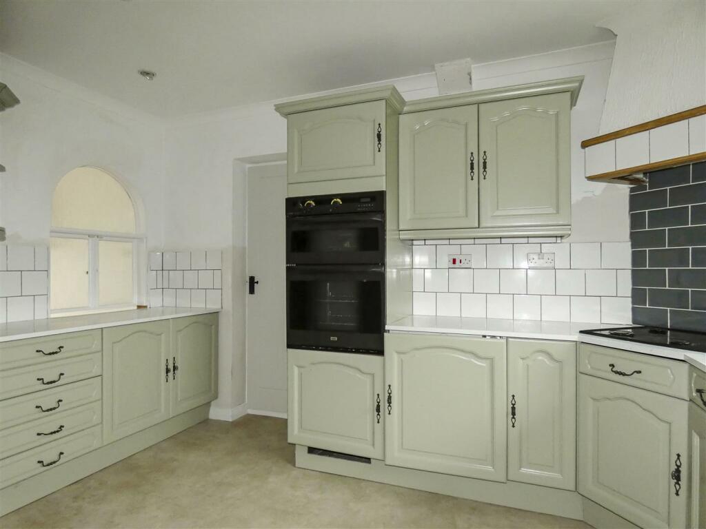 Additional property image - Meadway, Sea Estate, Rustington