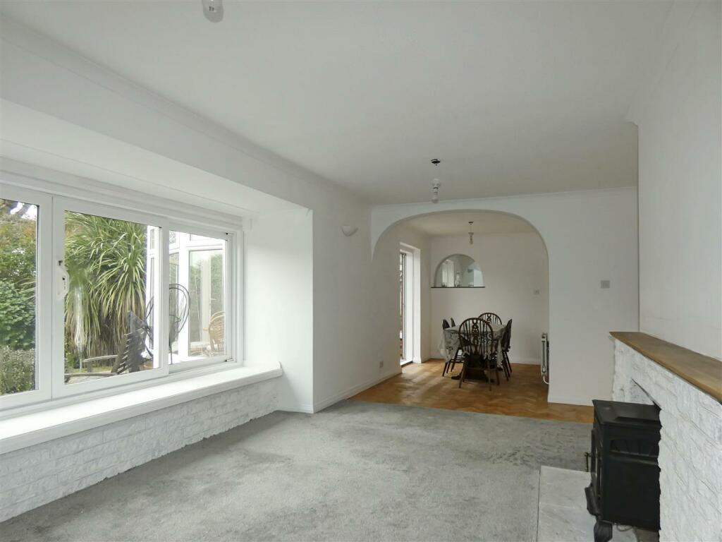 Additional property image - Meadway, Sea Estate, Rustington