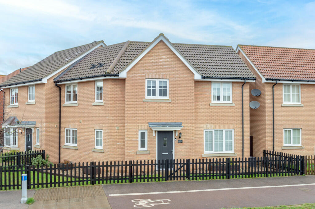 3 bedroom semidetached house for sale in Red Lodge, Suffolk, IP28