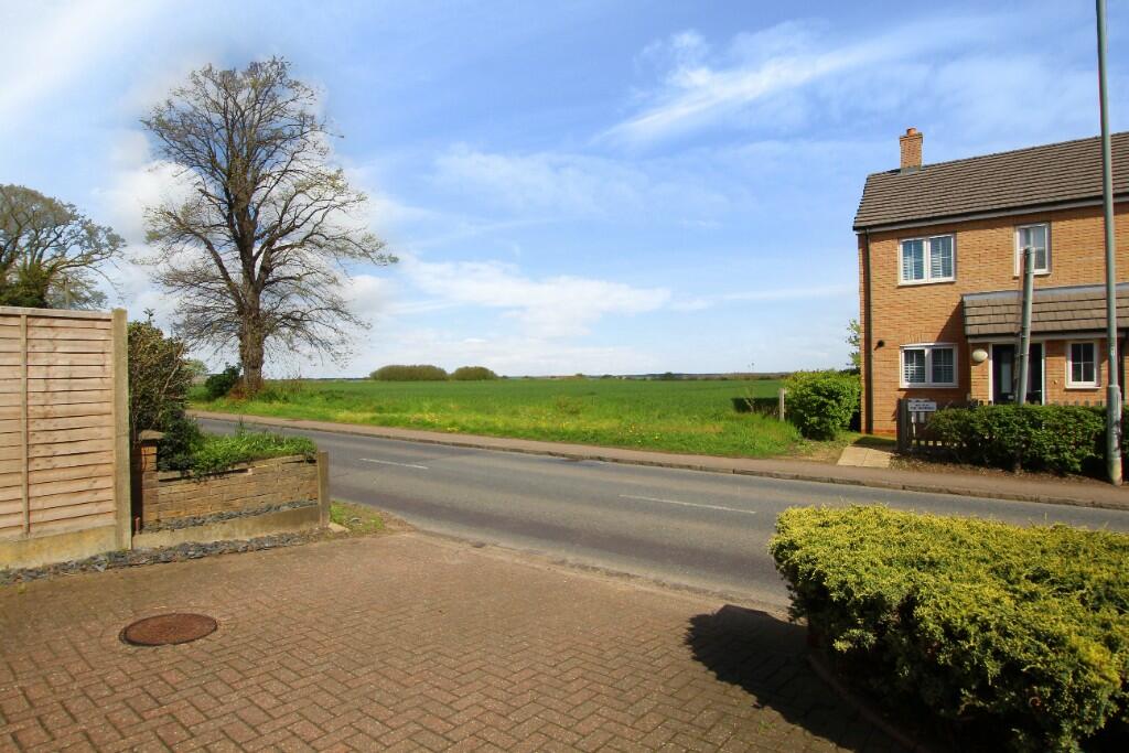 4 bedroom detached house for sale in Bedford Road, Moggerhanger MK44