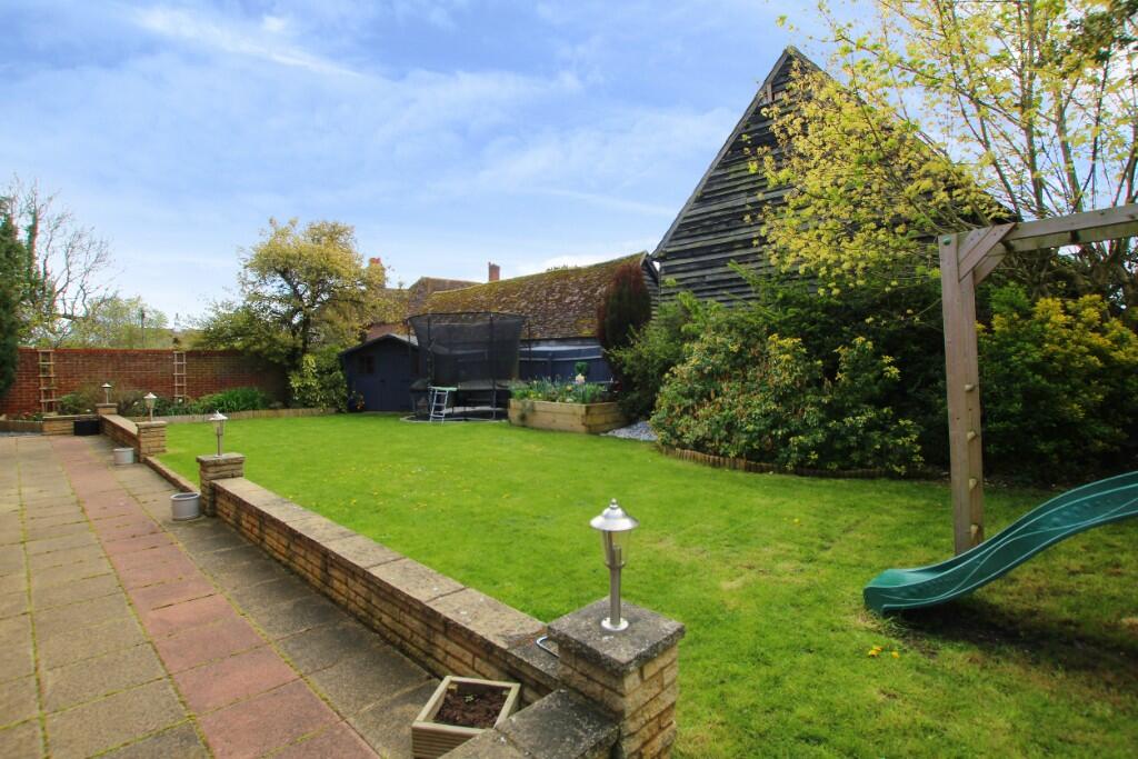 4 bedroom detached house for sale in Bedford Road, Moggerhanger MK44