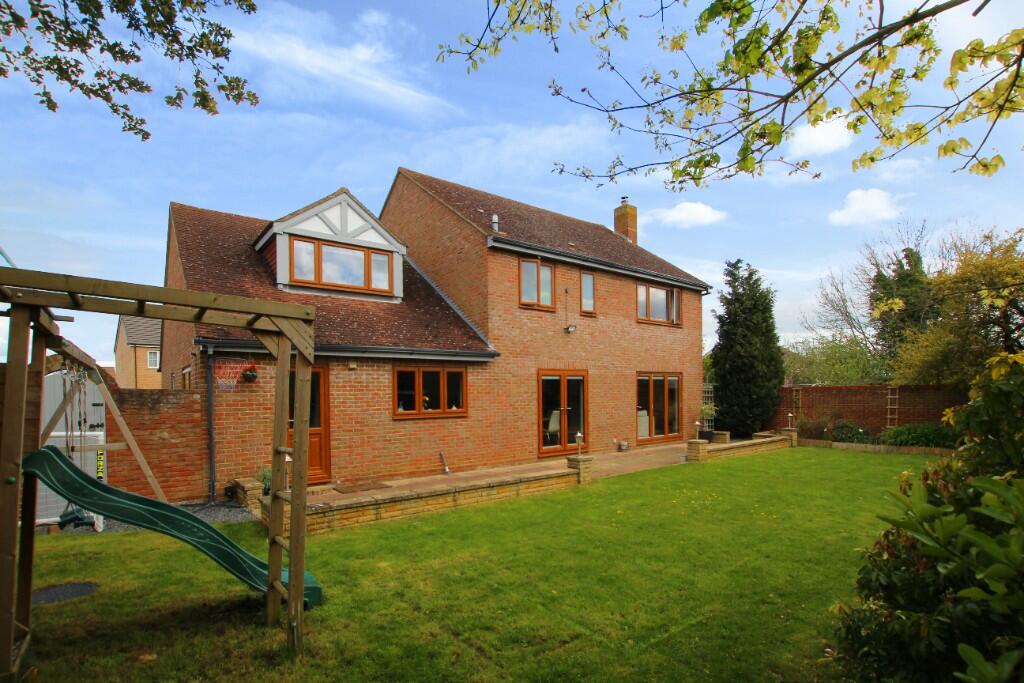 4 bedroom detached house for sale in Bedford Road, Moggerhanger MK44