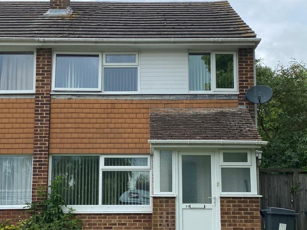4 bedroom end of terrace house for rent in Verwood Close, Canterbury, CT2
