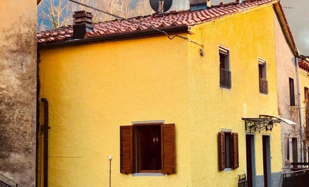 2 bedroom property for sale in Tuscany, Lucca, Bagni di Lucca, Italy