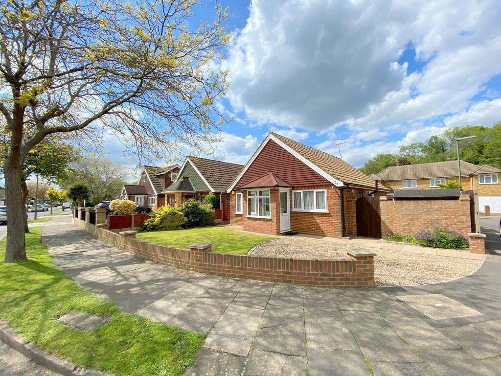 2 bedroom detached bungalow for sale in Stewart Avenue, Shepperton, TW17