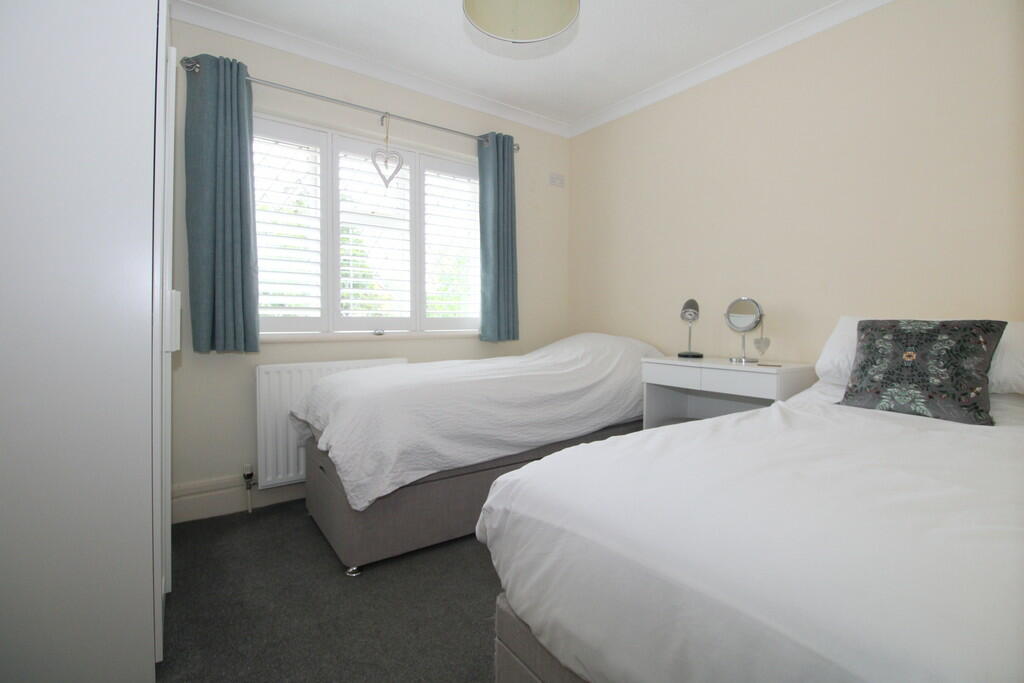 5 bedroom detached house for sale in Clockhouse Lane, Ashford, TW15