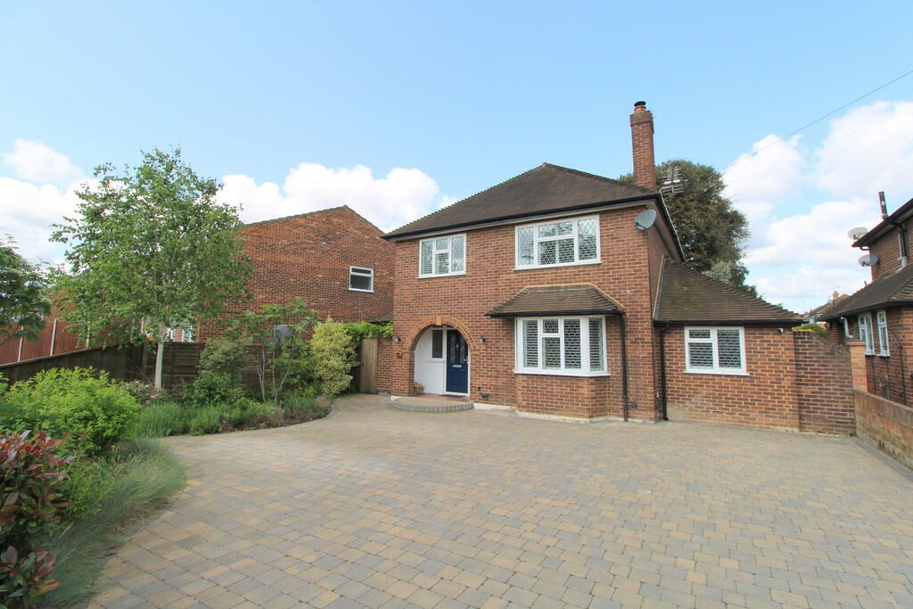 5 bedroom detached house for sale in Clockhouse Lane, Ashford, TW15