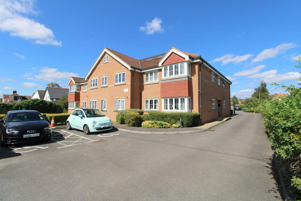 2 bedroom apartment for sale in Newman Court, Ashford, TW15