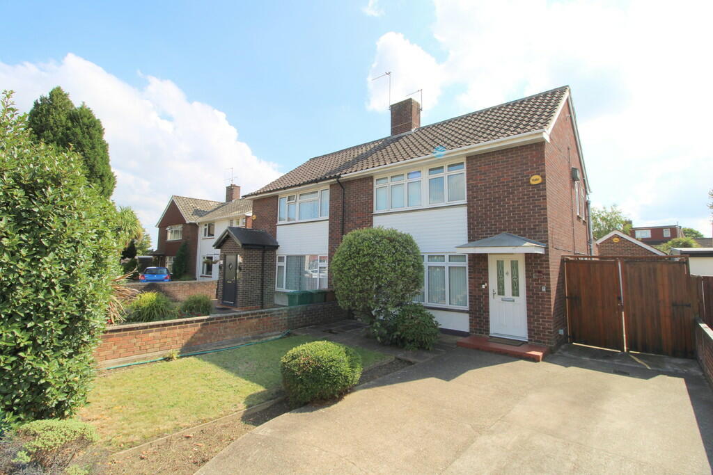 4 bedroom semidetached house for sale in Muncaster Road, Ashford, TW15