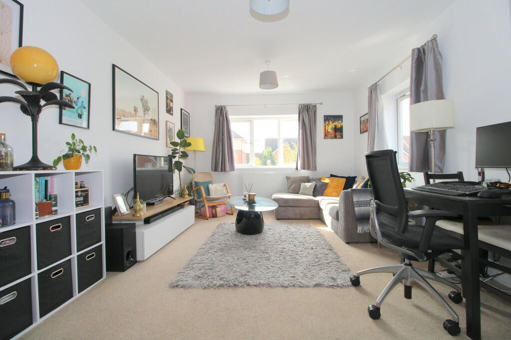 1 bedroom apartment for sale in Sycamore House, Holywell Way, Staines