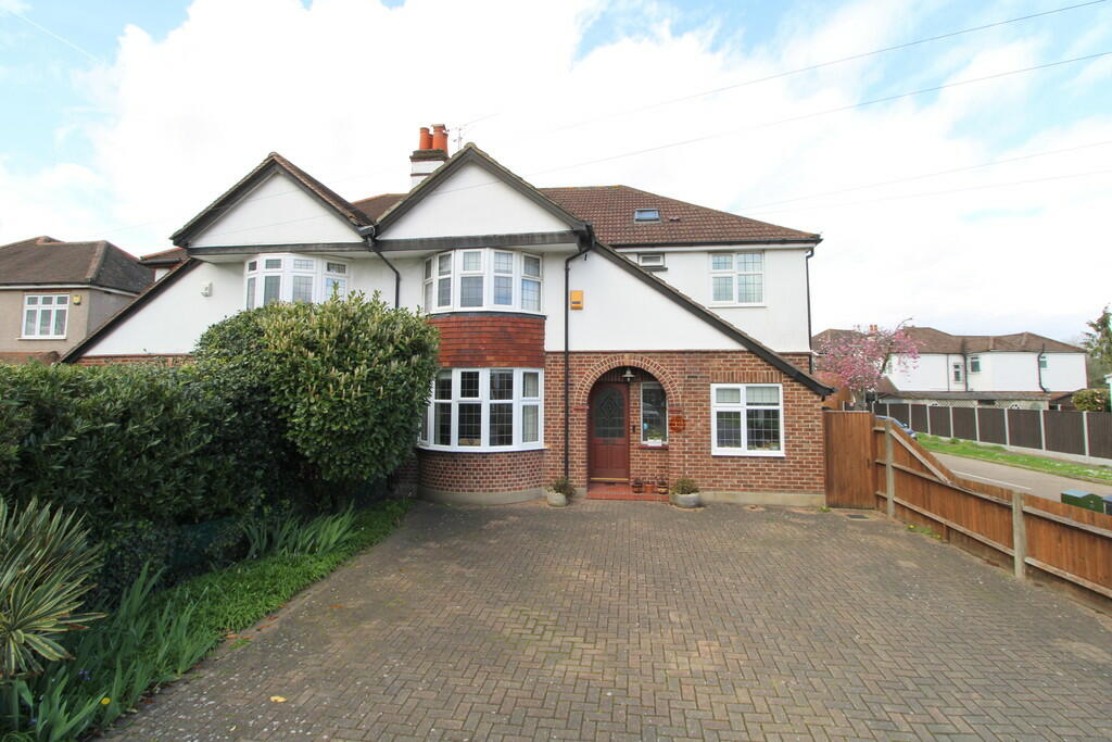 4 bedroom semidetached house for sale in Fordbridge Road, Ashford, TW15
