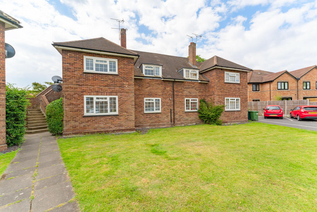 2 bedroom for sale in Elmcroft Drive, Ashford, TW15