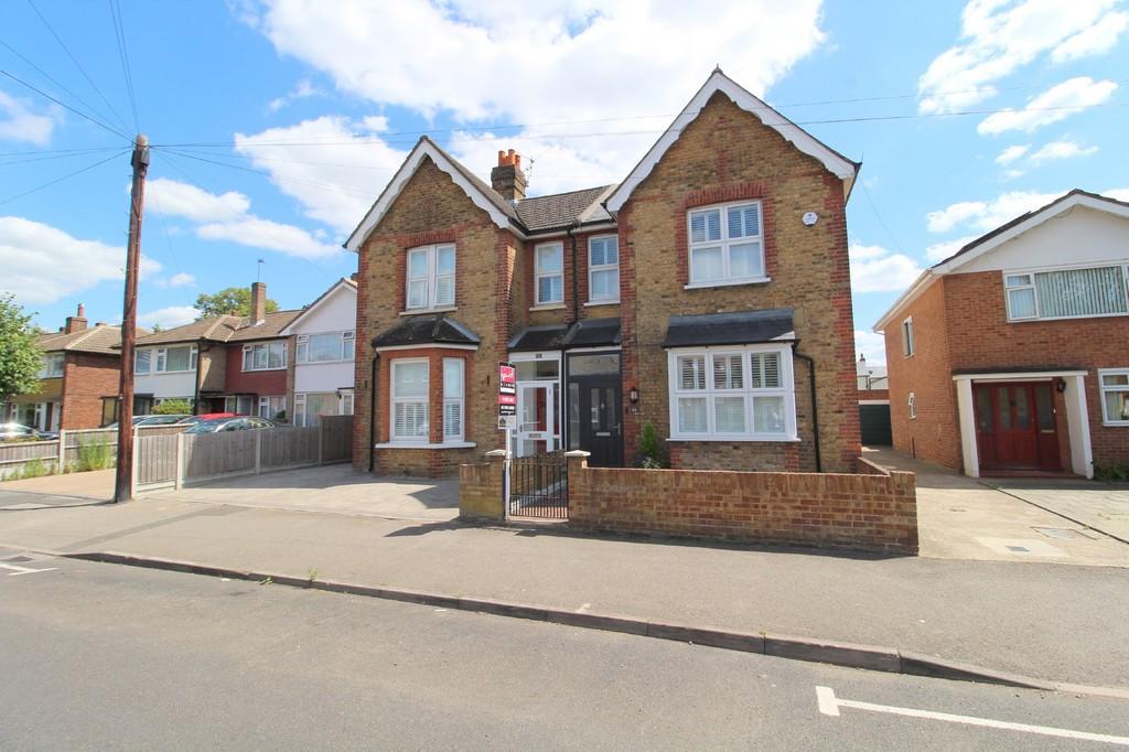 4 bedroom semidetached house for sale in Woodthorpe Road, Ashford, TW15