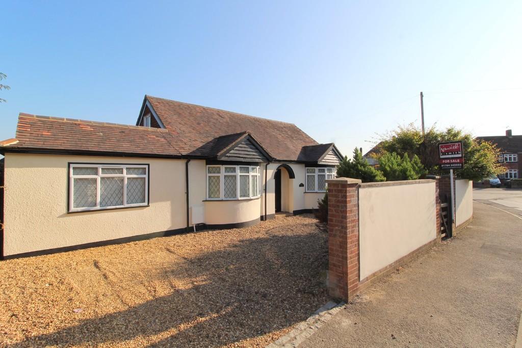 3 bedroom detached house for sale in Orchard Avenue/Glenfield Road, Ashford, TW15
