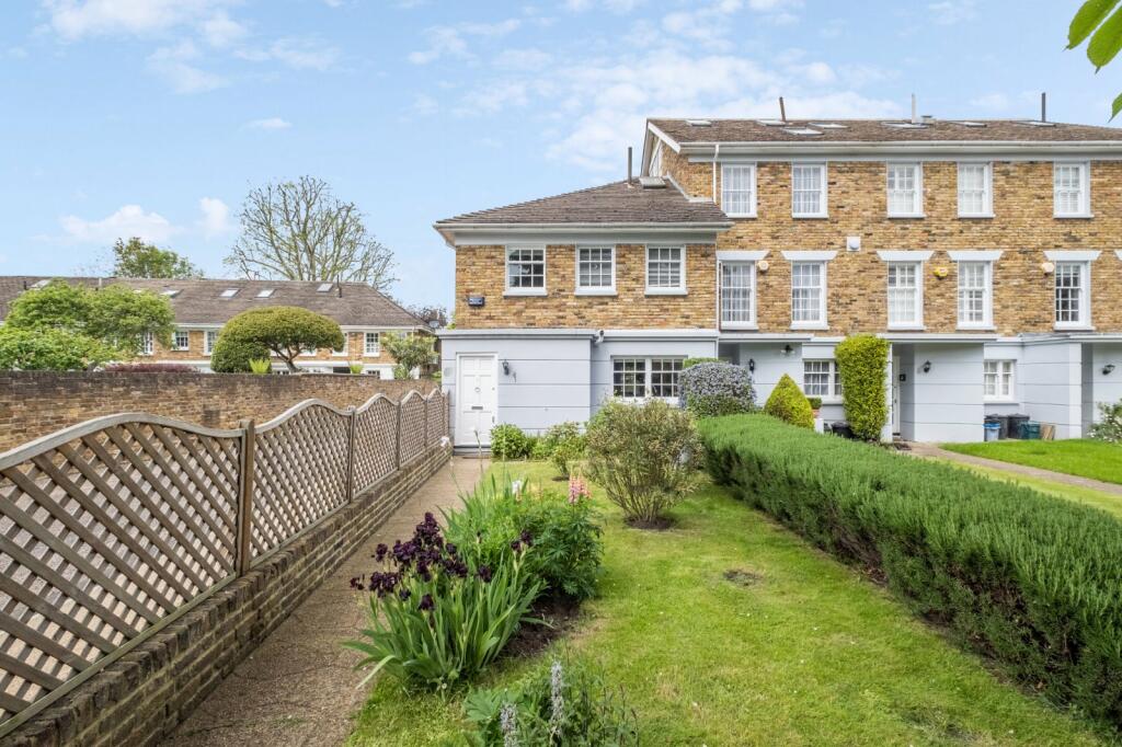 3 bedroom end of terrace house for rent in Chester Close, Queens Ride, Barnes, London, SW13