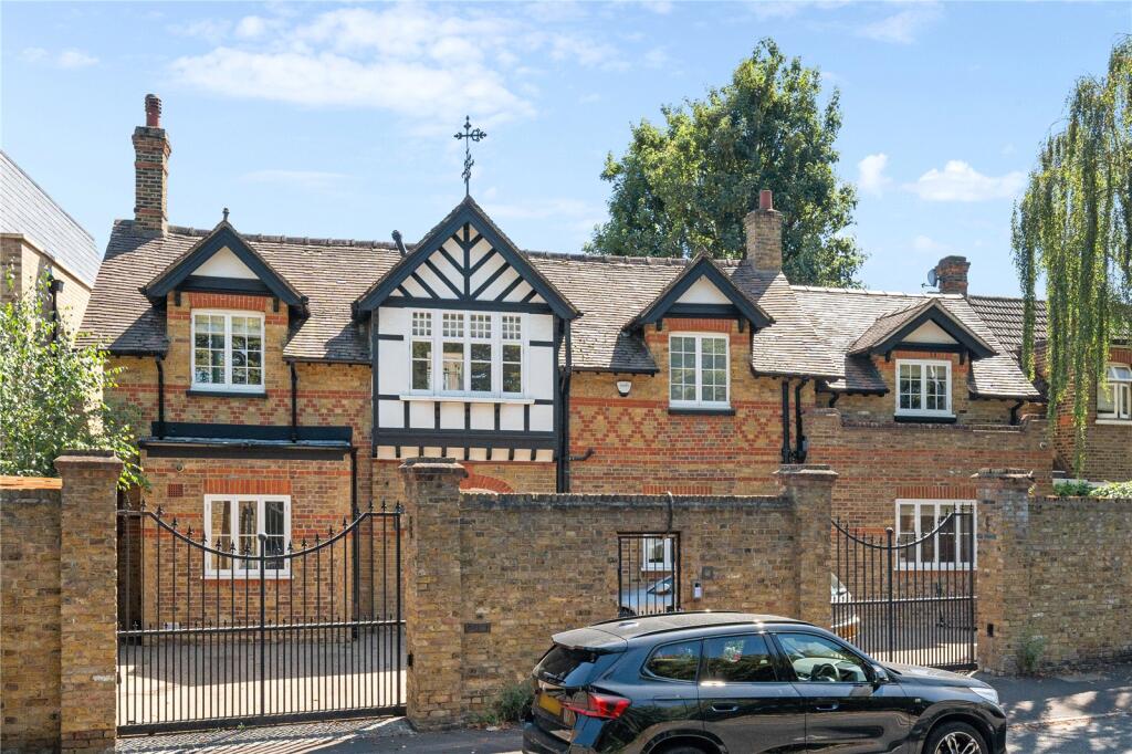 Main image of property: Queens Ride, Barnes, London, SW13