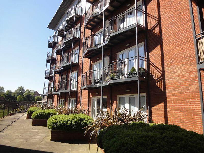 Studio flat for sale in New North Road, Exeter, EX4
