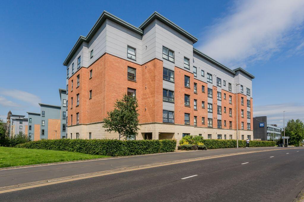 Main image of property: 4/5 8 Abbey Place, Paisley, PA1 1AS
