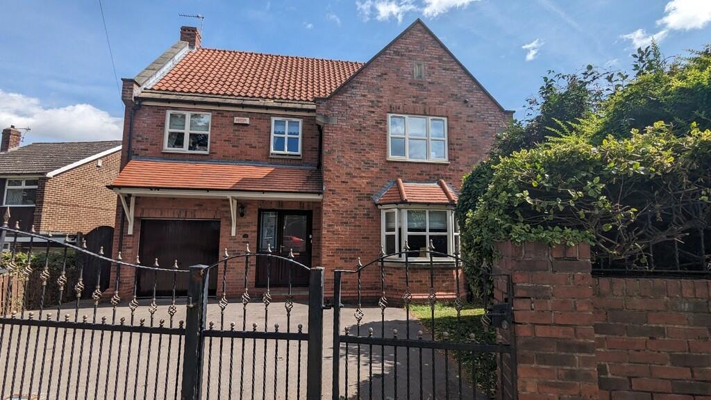4 bedroom detached house for sale in Aughton Lane, Aston, Sheffield, S26