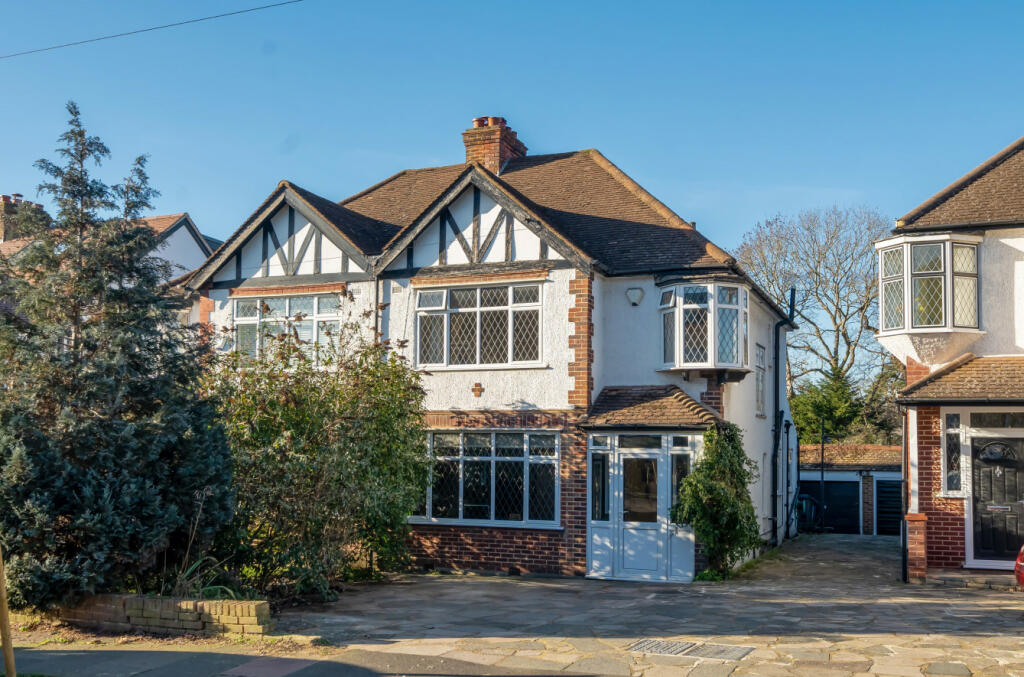 3 bedroom semidetached house for sale in Goodhart Way, West Wickham