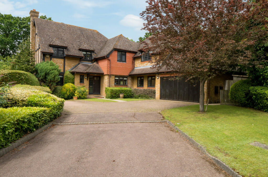Additional property image - Fairway Gardens, Beckenham, BR3