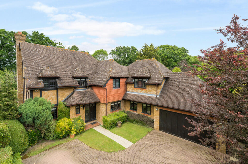 Additional property image - Fairway Gardens, Beckenham, BR3