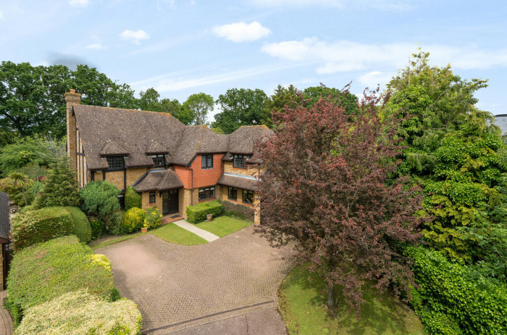 Additional property image - Fairway Gardens, Beckenham, BR3