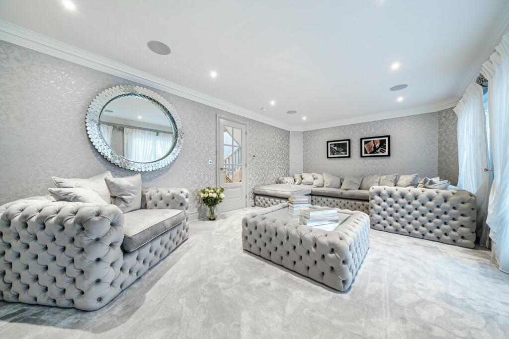 Property image - Willoughby Lane, Bromley, BR1