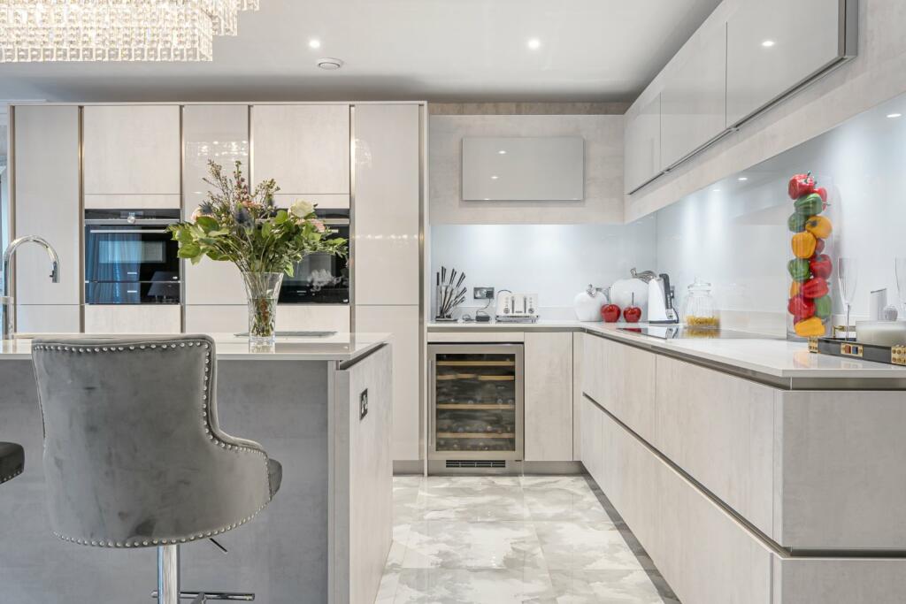 Additional property image - Willoughby Lane, Bromley, BR1