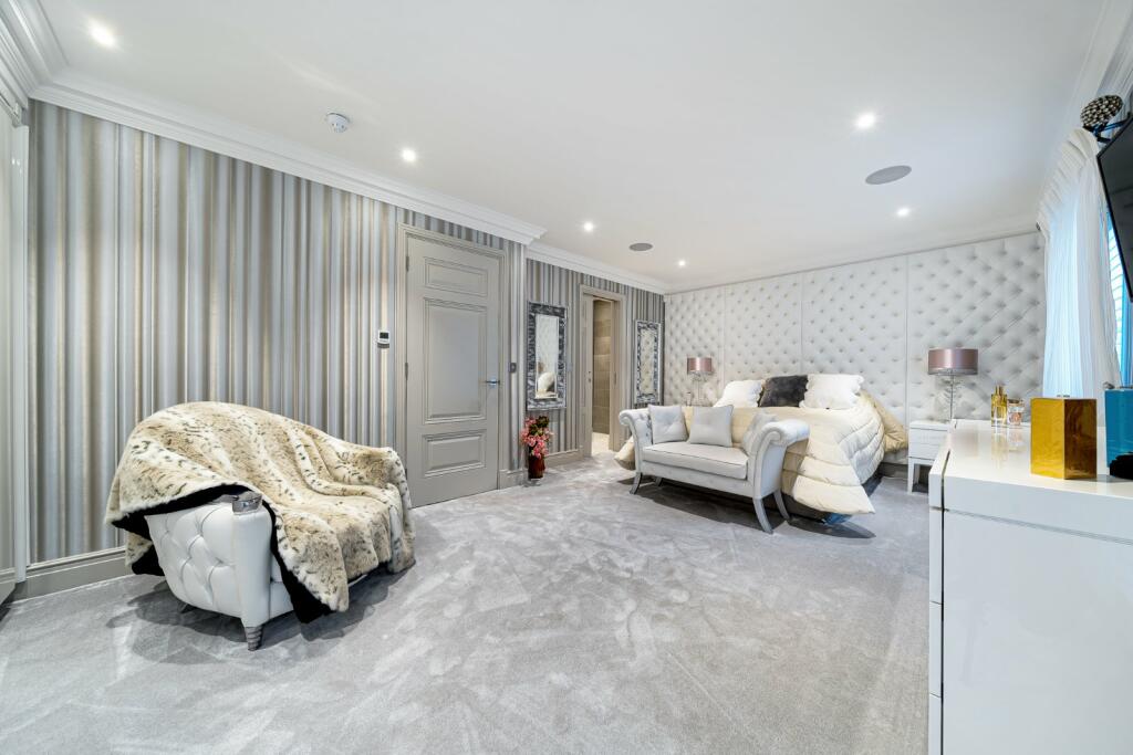 Additional property image - Willoughby Lane, Bromley, BR1