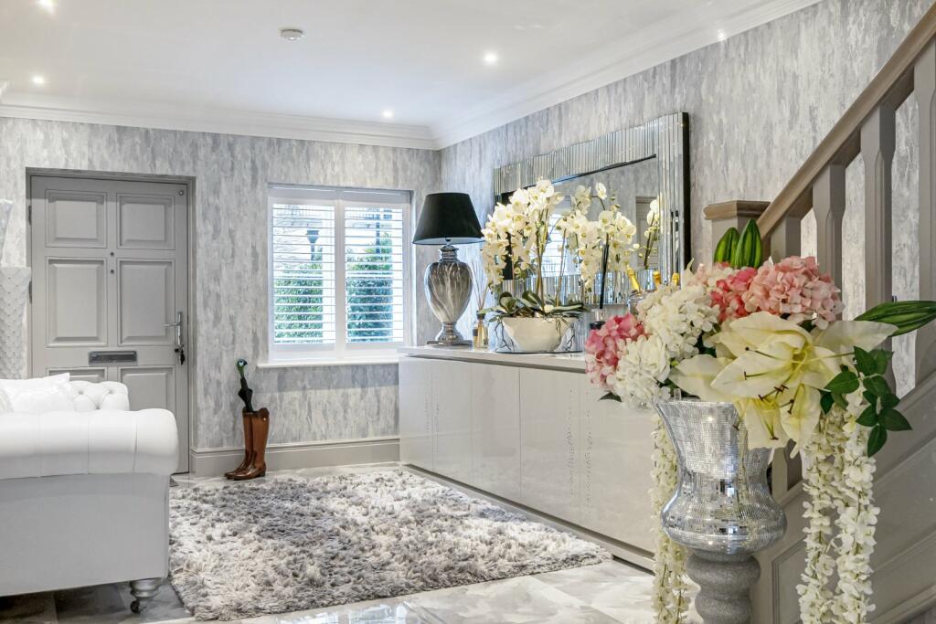 Additional property image - Willoughby Lane, Bromley, BR1