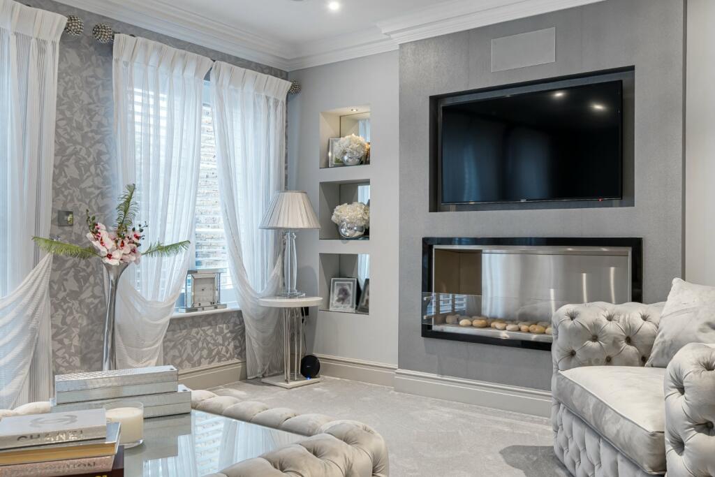 Additional property image - Willoughby Lane, Bromley, BR1