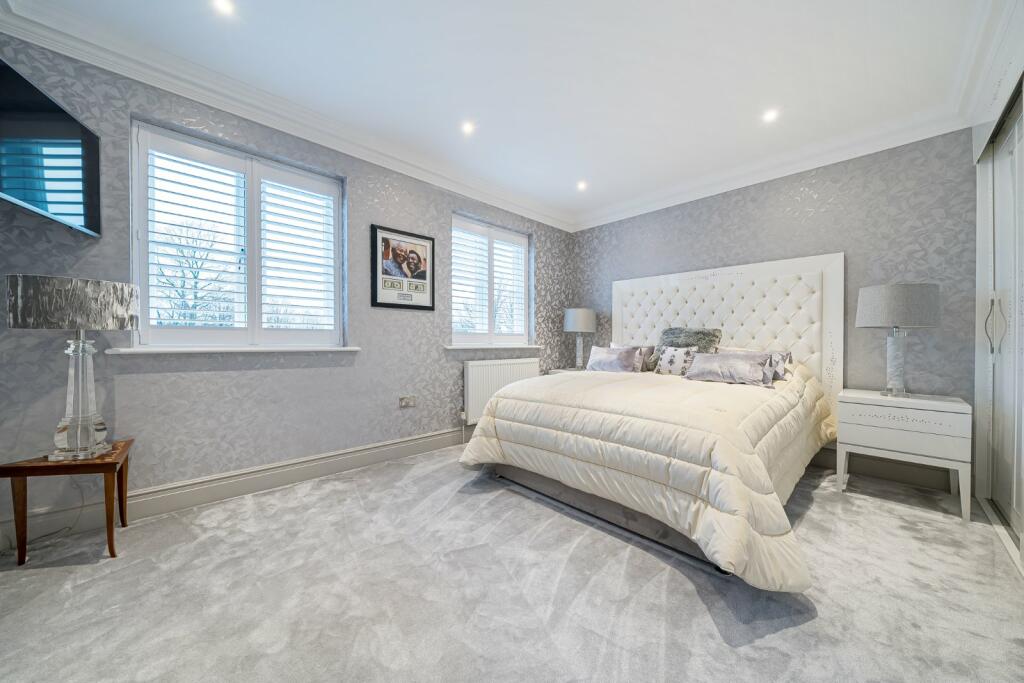Additional property image - Willoughby Lane, Bromley, BR1
