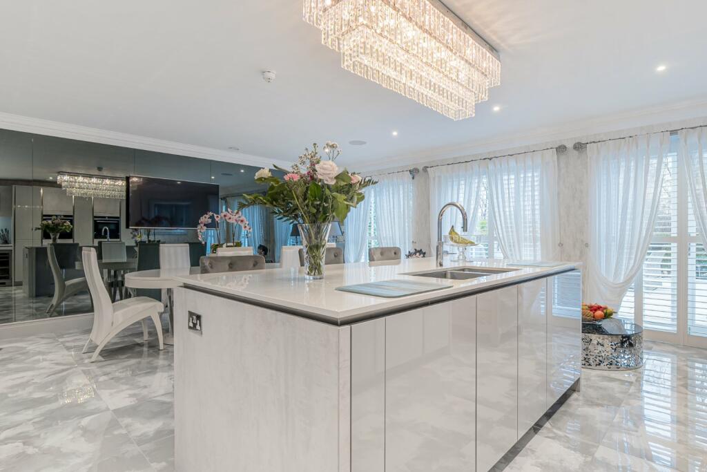 Additional property image - Willoughby Lane, Bromley, BR1