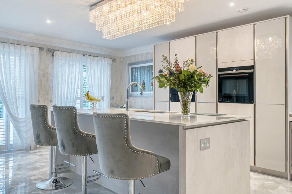Additional property image - Willoughby Lane, Bromley, BR1