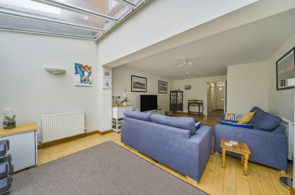 Additional property image - Lorimer Row, Bromley, BR2