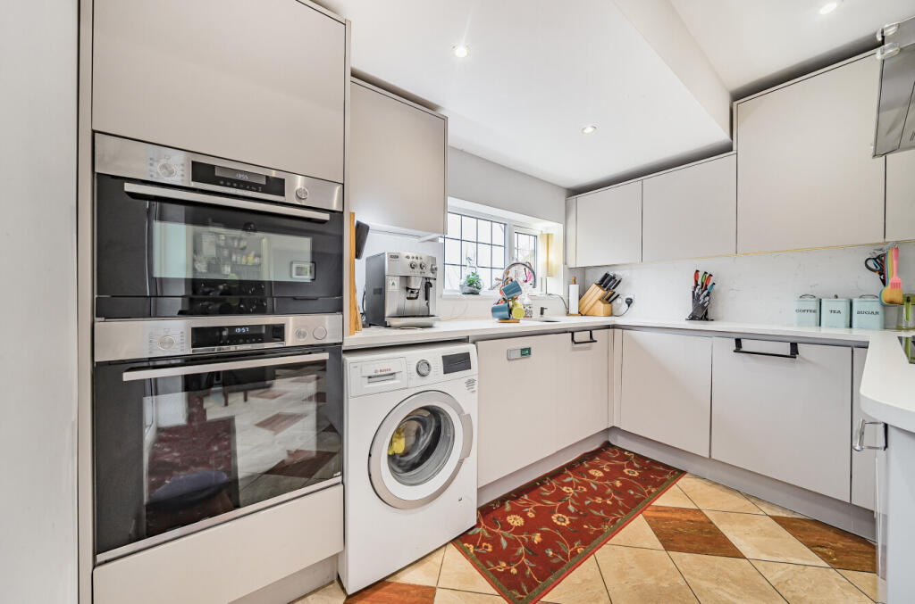 Additional property image - Lake Avenue, Bromley, Kent, BR1