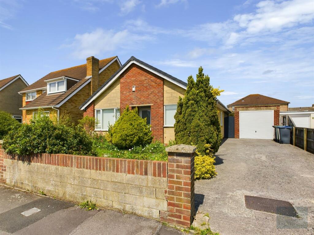 3 bedroom detached bungalow for sale in Hazel Grove, Trowbridge, BA14