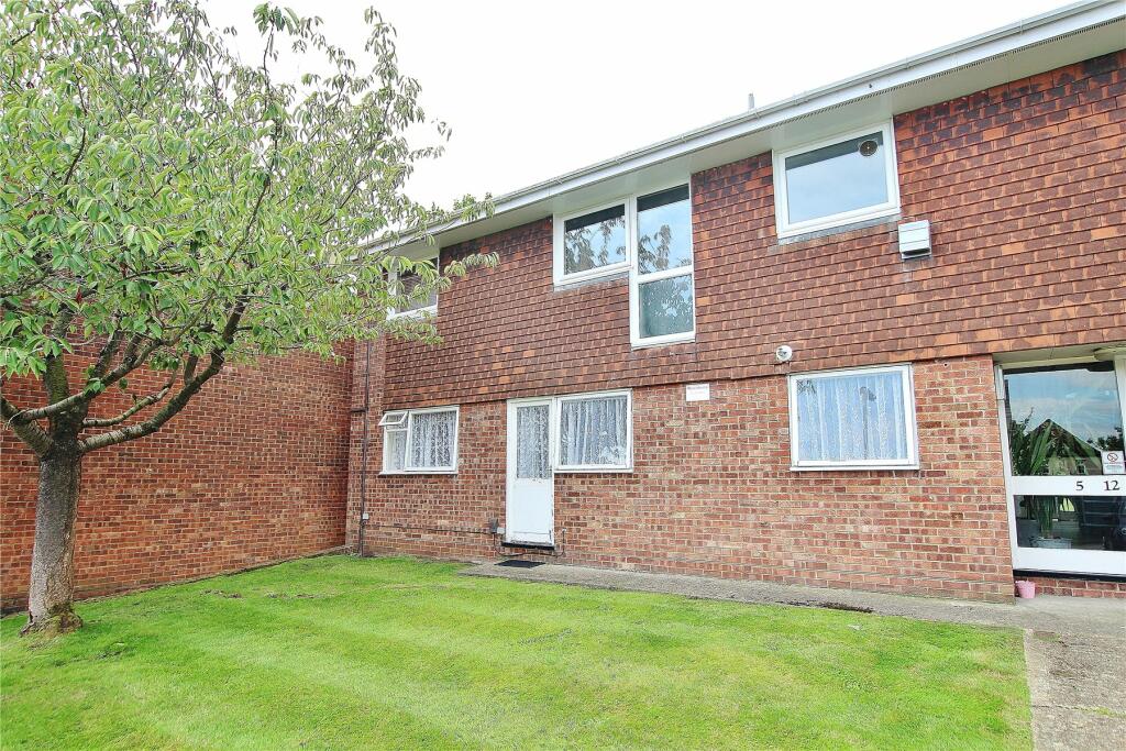 1 bedroom flat for sale in Lauriston Close, Knaphill, Woking, Surrey, GU21
