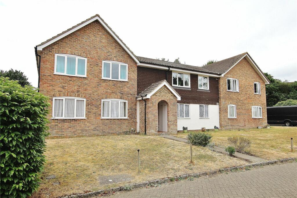 1 bedroom flat for sale in Rosebury Drive, Bisley, GU24