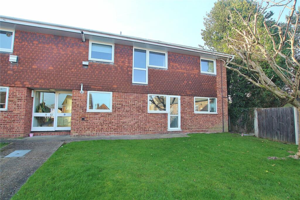 1 bedroom flat for sale in Lauriston Close, Knaphill, Woking, Surrey, GU21