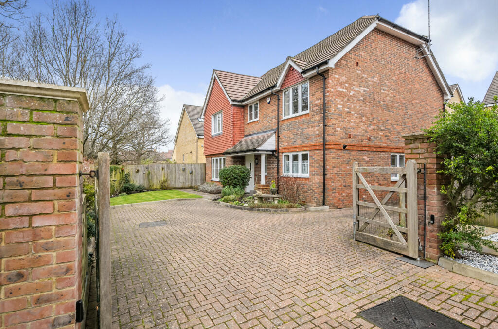 4 bedroom detached house for sale in Aberdeen Way, Knaphill, Woking, Surrey, GU21