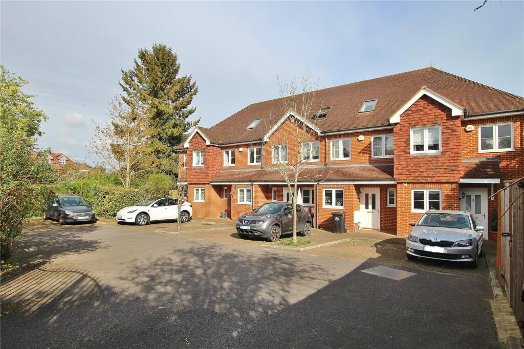 3 bedroom terraced house for sale in Connaught Road, Brookwood, Woking
